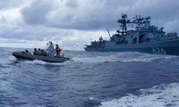 Tàu khu trục tên lửa Phó Đô đốc Kulakov tuần tra chống cướp biển trên Vịnh Guinea (ngoài khơi châu Phi). Ảnh: Bộ Quốc phòng Nga