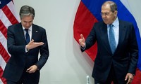 Ngoại trưởng Nga Sergei Lavrov gặp Ngoại trưởng Mỹ Antony Blinken hồi tháng 5 ở Iceland. Ảnh: Reuters