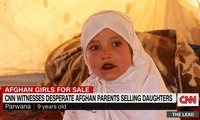 Cô dâu 9 tuổi Parwana Malik lúc bị gả bán hồi tháng 10. Ảnh: CNN.
