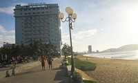 3 khách sạn lớn ở Quy Nhơn (tỉnh Bình Định) bị di dời để lấy lại mặt bằng xây dựng công viên cho người dân.