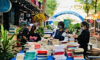 Đầu năm Nhâm Dần háo hức săn sách giá 5K tại Hội sách xuyên Việt ở Đường sách
