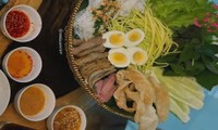 Bữa xế Sài Gòn: Hủ tiếu và mì vịt tiềm chay hay nem nướng Nha Trang chính hiệu?