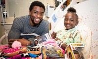 Cảm động khi “Black Panther” Chadwick Boseman tiếp thêm sức mạnh cho trẻ mắc bệnh ung thư