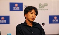 HLV Miura phàn nàn về công tác trọng tài khi CLB TP.HCM thua SHB Đà Nẵng.