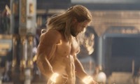 Không thể tin vào mắt mình khi &apos;thần Sấm&apos; Thor không mặc gì, khoe trọn cơ bắp