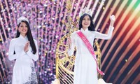Rút cục thì Tiểu Vy đã thì thầm điều gì với Hoa hậu Đỗ Thị Hà trong đêm chung kết?