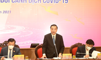 Chủ tịch UBND thành phố Hà Nội Chu Ngọc Anh tiếp thu ý kiến của các DN.