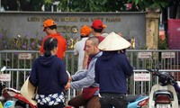 Vài tiếng trước trận Việt Nam-Malaysia, vé &apos;chợ đen&apos; vẫn bị hét giá tiền triệu