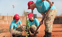 Bác sĩ mũ nồi xanh Việt Nam chào cờ đầu năm, trồng cây xanh tại Nam Sudan