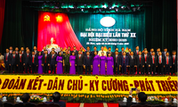 Ban Chấp hành Đảng bộ tỉnh Hà Nam khoá XX ra mắt tại Đại hội Đảng bộ tỉnh - Ảnh: Hoàng Long