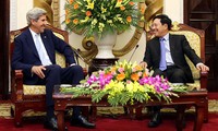 Cựu Ngoại trưởng Mỹ John Kerry thăm Việt Nam