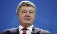 Tổng thống Ukraine Petro Poroshenko đề nghị thực thi một lệnh ngừng bắn thực sự tại Donbass. Ảnh: AFP/TTXVN.