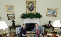 Thủ tướng Phan Văn Khải hội đàm với Tổng thống George W. Bush tại Nhà Trắng ngày 21/6/2005. Ảnh: AFP/Getty.