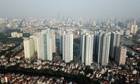 Trên địa bàn Hà Nội hàng loạt tòa nhà chung cư chọc trời với mật độ dày đặc gây bức bí và ùn tắc giao thông.