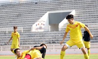 Các cầu thủ U23 Việt Nam tập luyện tại Buriram trước khi trở lại Bangkok chuẩn bị cho trận đấu với Triều Tiên. (ảnh Nhật Đoành)