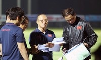 HLV Park Hang Seo và các học trò có thể di chuyển tới UAE sớm để chuẩn bị cho Vòng loại thứ 2 World Cup 2022. (ảnh Tuấn Trần)