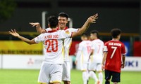 Phan Văn Đức ăn mừng bàn thắng ghi vào lưới đội tuyển Lào tối 6/12.