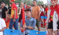 CĐV Việt Nam háo hức vào sân theo dõi trận đấu. Ảnh: Nguyễn Dũng.