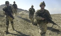 Quân đội Mỹ tuần tra khu vực thuộc căn cứ quân sự Mỹ ở Bagram, Afghanistan. Ảnh: AP