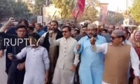 Người Pakistan biểu tình phản đối Tổng thống Trump. Ảnh cắt từ video