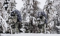 Có bao nhiêu lính đặc nhiệm SAS trong bức ảnh mùa đông?