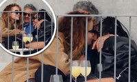 Sốc khi Rita Ora cùng bạn trai và một phụ nữ ôm hôn, thay phiên &apos;khóa môi&apos;