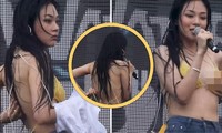 Nữ ca sĩ gặp sự cố tuột dây áo bikini trong lúc biểu diễn 