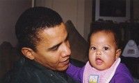 Ông bà Obama đăng ảnh thời trẻ mừng sinh nhật lần thứ 24 con gái đầu
