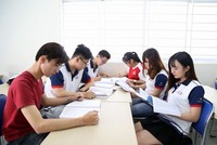 Sinh viên TP. HCM đi học trở lại vào ngày 1/3