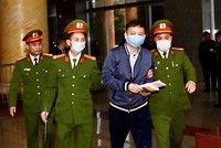 Người chống tham nhũng không còn đơn độc