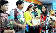 Ủy ban Dân tộc tặng kỷ niệm chương 63 giáo viên dân tộc thiểu số