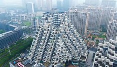 Cận cảnh tòa nhà có thiết kế như kim tự tháp