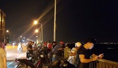 Tìm thấy thi thể cô gái trẻ gieo mình từ cầu Vĩnh Tuy xuống sông Hồng