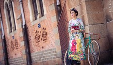 'Bản sao' của Hoa hậu Mai Phương Thúy cuốn hút trong tà áo dài vui Tết