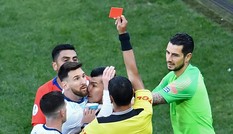Messi nhận án phạt cực nặng vì 'vạ miệng'