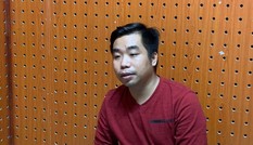 Sau khi được công an giải cứu, nhân viên quán karaoke bị chủ đánh, cướp điện thoại