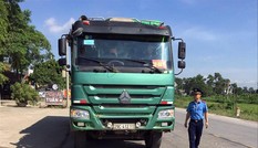 Phạt hàng loạt xe 'hổ vồ' quá tải trên đường Hồ Chí Minh