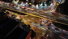 Cầu vượt 'trăm tỷ' và những nút giao thông nhiều tầng Hà Nội nhìn về đêm