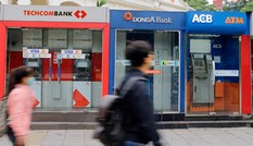 Ngân hàng Nhà nước chỉ đạo dừng tăng phí ATM