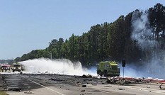 Máy bay vận tải quân sự Mỹ gặp sự cố lao thẳng đầu xuống đất