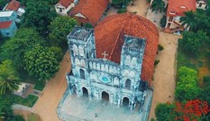 Nhà thờ màu xanh lưu giữ cổ vật độc nhất ở Việt Nam