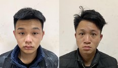 2 thanh niên dùng gậy sắt và dao chặn người đi đường để cướp