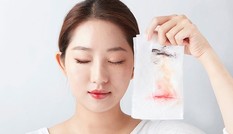 Sản phẩm tẩy trang được yêu thích này lại đem tới hậu quả khôn lường cho da và môi trường