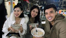 Đi ăn vỉa hè, Hoa hậu Đỗ Thị Hà và Á hậu Phương Anh giản dị vẫn xinh đẹp rạng rỡ