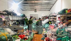 Triệt phá kho hàng lậu 'khủng' ở Lạng Sơn