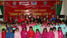 Mang Tết ấm đến với người nghèo ở miền Tây xứ Nghệ