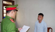 Bị nhắc nhở uống rượu, thanh niên cầm dao chém cha đẻ