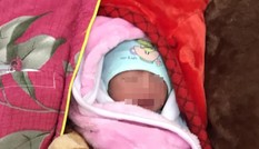 Bé trai 2 ngày tuổi, chưa rụng rốn bị bỏ rơi trong quán ăn