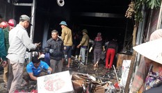 Cháy cửa hàng tạp hóa, nhiều mặt hàng bán tết biến thành than