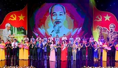 Xúc động chương trình 'Người là niềm tin tất thắng'